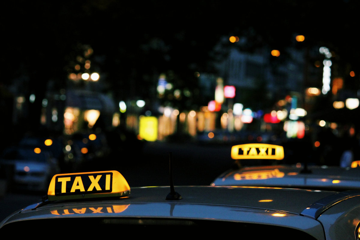 Private Driver vs. Taxis and Ubers: Choosing Transportation for Your Vacation
